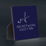 Placa Expositora Rótulo de contraseña WiFi azul de Marina con Easel<br><div class="desc">Nunca olvide su contraseña de WiFi de nuevo con esta elegante placa de signo de contraseña de WiFi azul marino. Esta placa mide 5.25x5.25 pulgadas y presenta un diseño limpio y moderno con escritura y letras simples que es fácil de leer. El cartel incluye un caballete para que se pueda...</div>