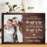 Placa Expositora Rústico BONUS DAD Poem Personalizado foto Día del<br><div class="desc">Sorprende a tu padre o padrastro este día del padre con una placa fotográfica personalizada. "Puede que no me hayas dado el gesto de la vida, pero la vida me dio el don de Ti". Personaliza esta placa de bonificación con foto, mensaje y nombre favoritos. Visita nuestra colección para los...</div>