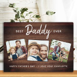 Placa Expositora Rústico mejor DADDY Personalizado de la historia 3<br><div class="desc">Sorpresa papá este día de los padres con una placa fotográfica personalizada de 3. "Mejor DADDy jamás" Personaliza esta placa de papá con fotos, mensajes y nombres favoritos. Visita nuestra colección para los mejores regalos del día de papá padre y regalos personalizados de papá. DERECHOS RESERVADOS © 2020 Judy Burrows,...</div>