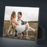 Placa Expositora Sencilla elegancia de amor guión Boda foto Persona<br><div class="desc">Una placa fotográfica simple,  moderna y elegante para recuerdos de pareja boda fácil de personalizar y personalizable</div>