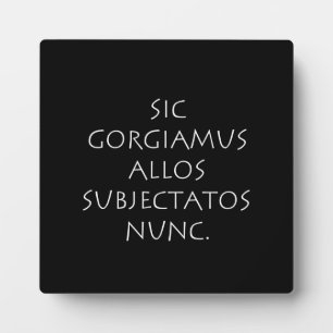 Placa Expositora Sic gorgiamus allos subjectatos nunc