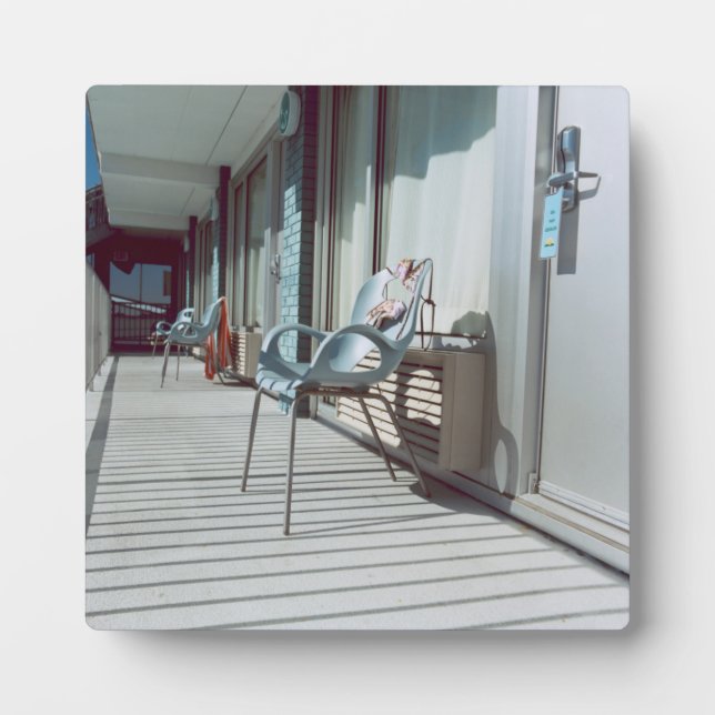 Placa Expositora Sillas Al Aire Libre De Las Habitaciones De Hotel  (Frente)