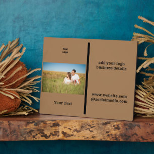 Placa Expositora símbolo de texto simple mínimo de color añadir log