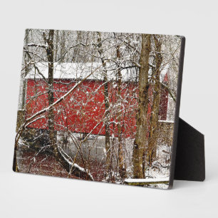 Placa Expositora Snowy Ashland: Puente cubierto de rojo en Delaware