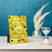 Sonreír, alentar la amabilidad