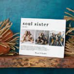 Placa Expositora Soul Sisters | Regalo Para Hermanas Collage de fot<br><div class="desc">Un gran regalo para tu(s) hermana(s) o para tu(s) hermana(s). ¡Que tu hermano sepa lo bien que la conoces con esta placa de definición personalizado super dulce y genial! Diseño moderno de collage de fotos en 3. Envíe un regalo especial y memorable a su(s) mejor(s) amigo(s) o a usted que...</div>