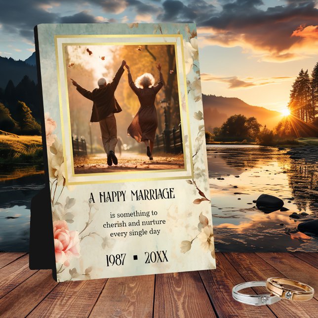 Placa Expositora Su Foto Floral Gold Cita Anniversay Plaque (Photo plaque featuring a floral vintage design with gold lining and quote - anniversary keepsake)