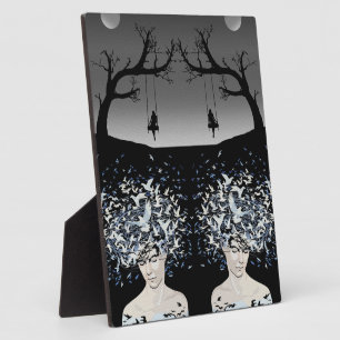 Placa Expositora Sueños a la Luz de la Luna: Libertad y Soledad
