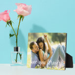Placa Expositora Te amo por siempre aniversario de fecha Romántica<br><div class="desc">Love You Forever escrito en escritura cursiva blanca sobre la placa de la foto de tu pareja romántica. Añade una foto de compromiso o de boda debajo de la fecha de aniversario en este dulce regalo de El día de San Valentín para tu novia o esposa.</div>