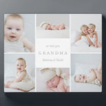 Placa Expositora Te queremos Collage de fotos abuela<br><div class="desc">Una hermosa manera de mostrar a la abuela tu amor. Esta placa personalizado presenta un collage de imágenes y espacio para incluir un mensaje personalizado y nombres. Para una personalización más avanzada de este diseño,  simplemente seleccione el botón "Personalizar It" de arriba.</div>