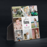 Placa Expositora Te queremos el regalo de Collage de fotos de Nana<br><div class="desc">Crea tu propio regalo único para la abuela con esta bonita placa de pantalla de collage de fotos. Con 8 fotografías cuadradas y texto que dice 'Te queremos Nana,  un lindo corazón y grandes nombres de niños.</div>