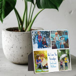 Placa Expositora Te queremos Personalizado abuelo  Cute Niños Colla<br><div class="desc">Esta tipografía azul en la que se lee We Love You Grandpa (Te amamos abuelo) muestra una placa fotográfica para un abuelo con un diseño moderno de fotos de 4 nietos con fondo blanco y una tipografía azul. Este hermoso regalo de fotos para nietos presenta su propio collage de fotografías...</div>