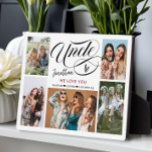 Placa Expositora Tío te queremos Collage de fotos<br><div class="desc">La moderna placa de fotomontaje de moda cuenta con 5 fotos,  escritura tipográfica ''tío'' en un fondo blanco y nombres de sobrinos/ sobrinas. Personalice más con el nombre de los tíos. Perfecto como un regalo o un placer.</div>