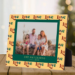 Placa Expositora Tipografía de amor personalizado foto familiar y n<br><div class="desc">Placa personalizada de keepsake con foto personalizado,  nombre familiar y el año pasado con un moderno amor atrevido tipografía de color amarillo en una moderna paleta de colores tierra.</div>