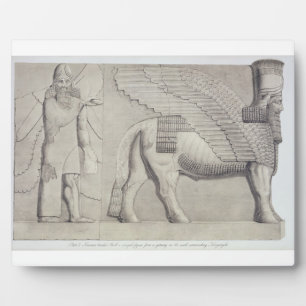 Placa Expositora Toro de cabeza humana y figura alada desde una pue