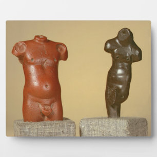 Placa Expositora Torso macho de arenisca roja y bailarina de arenis