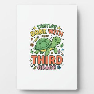 Placa Expositora Tortuga Terminada Con Camiseta Escolar De Tortuga