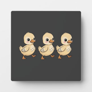 Placa Expositora Tres Patitos Caminando en Fila – Adorable