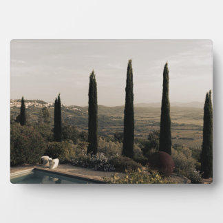 Placa Expositora Tuscan landscape hidden behind cypresses (2024)