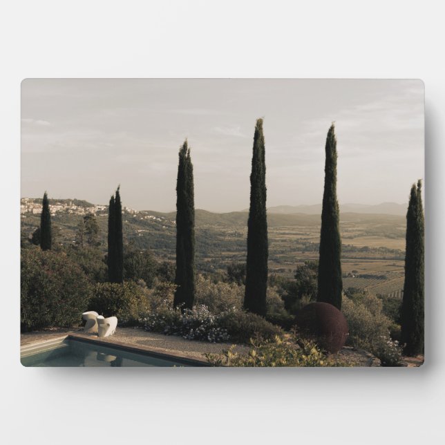 Placa Expositora Tuscan landscape hidden behind cypresses (2024) (Frente)