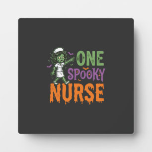 Placa Expositora Un diseño de Halloween de una enfermera espeluznan
