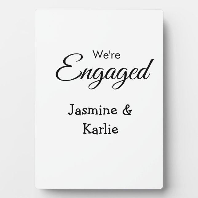 Placa Expositora We are engaged couple name romantic stylish simple (Frente)