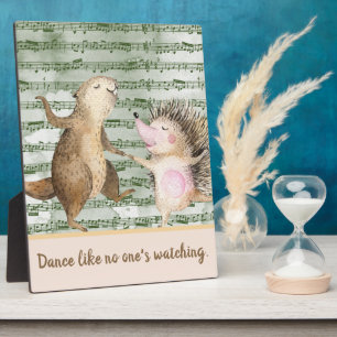 Placa Expositora Whimsical Hedgehog & Beaver Dance Tabletop