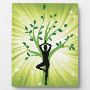 Placa Expositora Yoga en verde con árbol en crecimiento