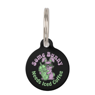 Placa Para Mascotas Algún conejito necesita café helado retro primaver
