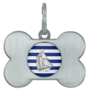 Placa Para Mascotas Barco de vela plateado en franjas azul náuticas