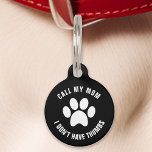 Placa Para Mascotas Black Call My Mom I Don't Have Thumbs Funny<br><div class="desc">Añade algo de humor a los accesorios de tu mascota con esta etiqueta negra. Con el divertido mensaje: "Llama a mi madre, no tengo pulgares", junto con un lindo diseño de papel pintado, esta etiqueta es perfecta para dueños de mascotas que aprecian una buena risa. Fabricado con materiales duraderos y...</div>