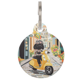 Placa Para Mascotas Black Doodle Riding Scooter European City Streets