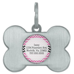 Placa Para Mascotas Chevron negro y rosa caliente por Shirley Taylor