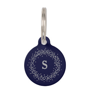 Placa Para Mascotas Confeti de Plata sobre Azul Marino Monograma