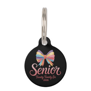 Placa Para Mascotas Coqueta de graduación secundaria de arco iris bajo