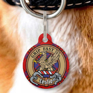 Placa Para Mascotas Crest de Clan Leslie sobre Tartán Rojo