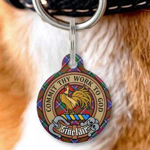 Placa Para Mascotas Crest de Clan Sinclair sobre Tartán Rojo