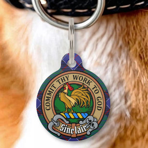 Placa Para Mascotas Crest del Clan Sinclair sobre tartán de caza