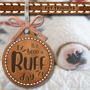 Placa Para Mascotas El cuero marrón ha sido un perro de campo en los d