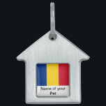 Placa Para Mascotas Etiqueta de mascota con bandera de Rumania<br><div class="desc">Añada un toque de orgullo rumano a los accesorios de su mascota con nuestra etiqueta mascota exclusiva con la bandera de Rumania! Diseñada con meticulosa atención a los detalles, esta etiqueta mascota es más que un simple artículo funcional; es una celebración del legado y orgullo cultural de Rumania. El diseño...</div>