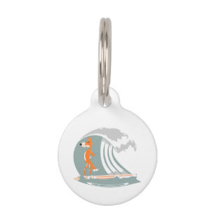 Placa Para Mascotas Fox de pie en un Surfboard