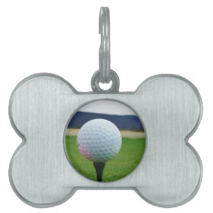 Placa Para Mascotas Golf Ball en un campo de golf de montaña