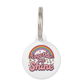 Placa Para Mascotas Juntos Brillamos – Cita Retro Orgullo Arcoíris