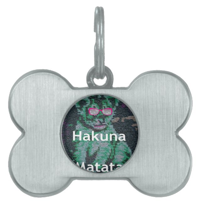 Placa Para Mascotas León verde con gafas rosas "Hakuna Matata" Arte (Frente)