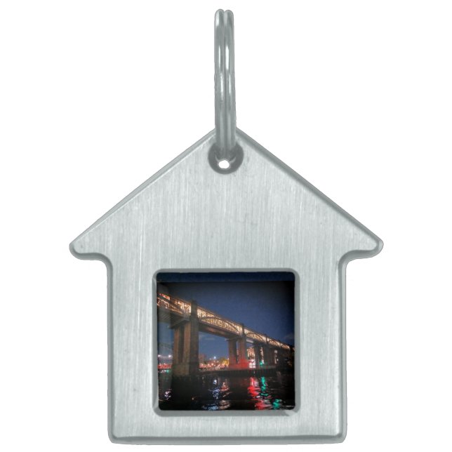 Placa Para Mascotas Lights under the bridge (Frente)