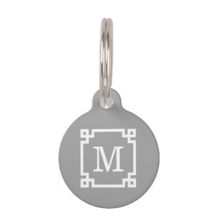 Placa Para Mascotas Marco de clave griega gris oscuro con monograma in