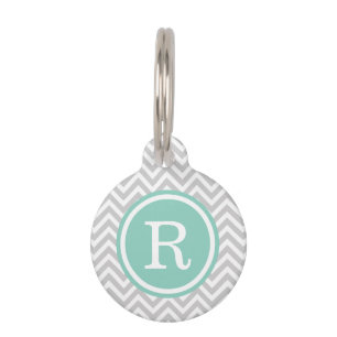Placa Para Mascotas Monograma de Chevron gris y Aqua