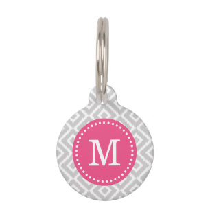 Placa Para Mascotas Monograma de diamantes de ikat gris y rosa