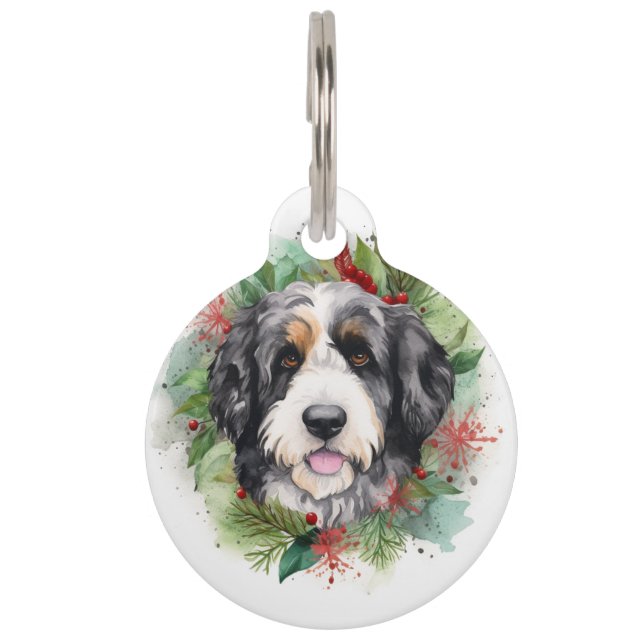 Placa Para Mascotas Navidades de Bernedoodle Wreath Pup festivo (Anverso)