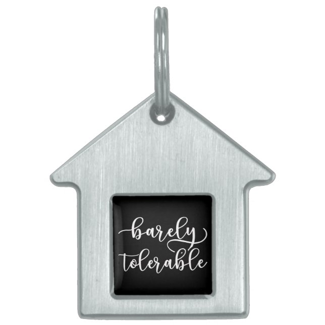 Placa Para Mascotas Orgullo Y Prejuicio - Apenas Tolerable (Frente)